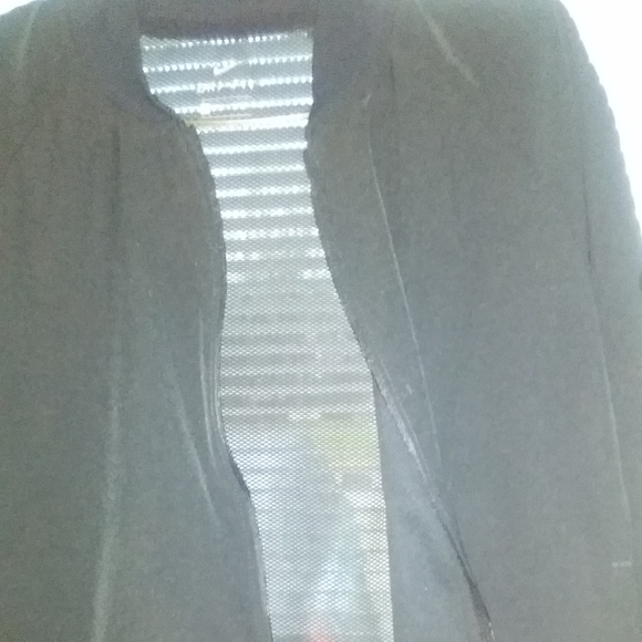 Nike Dri Fit 100% Polyester - Picture 4 of 5